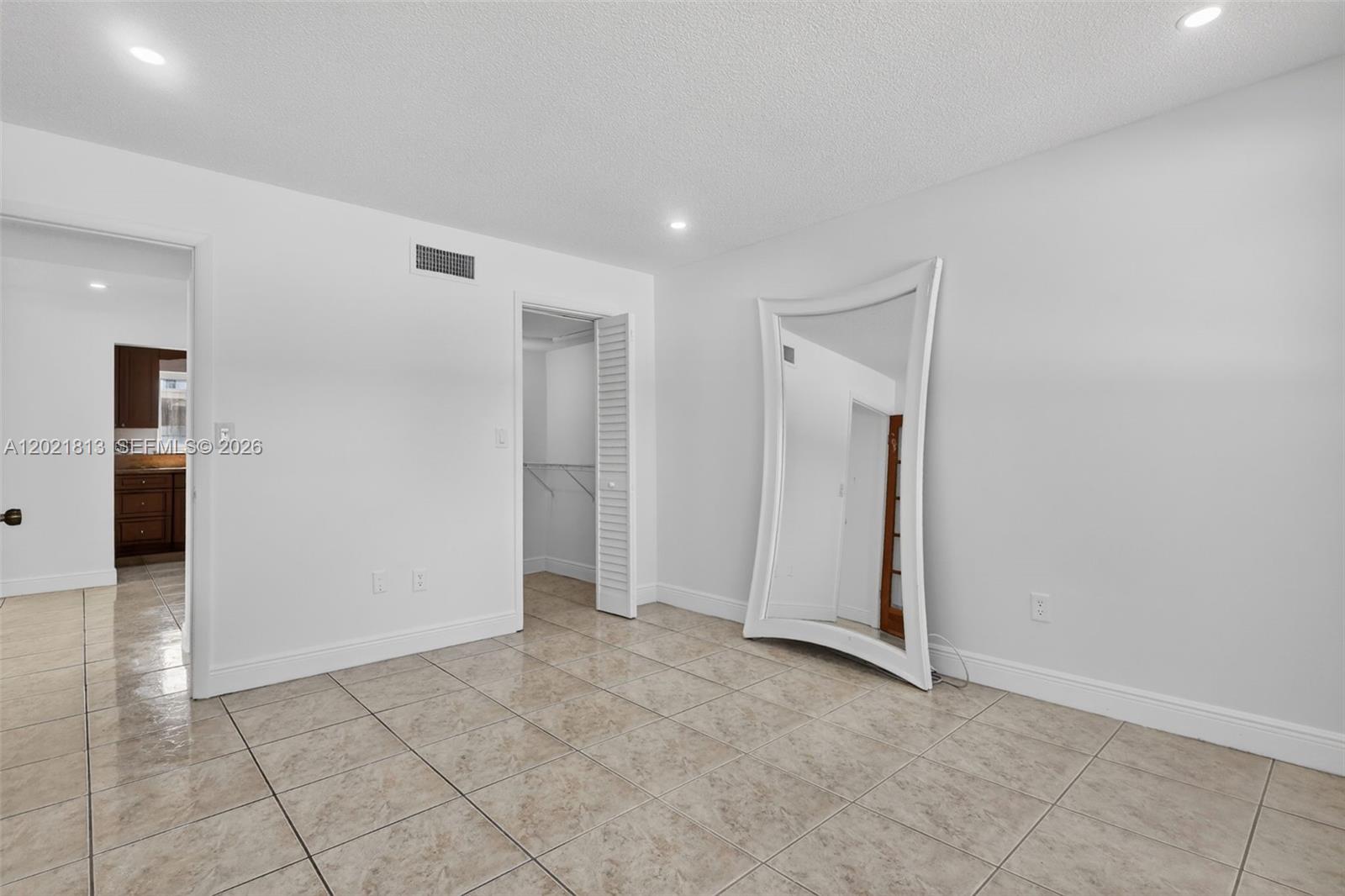 1020 94th St 301 Property Photo 15