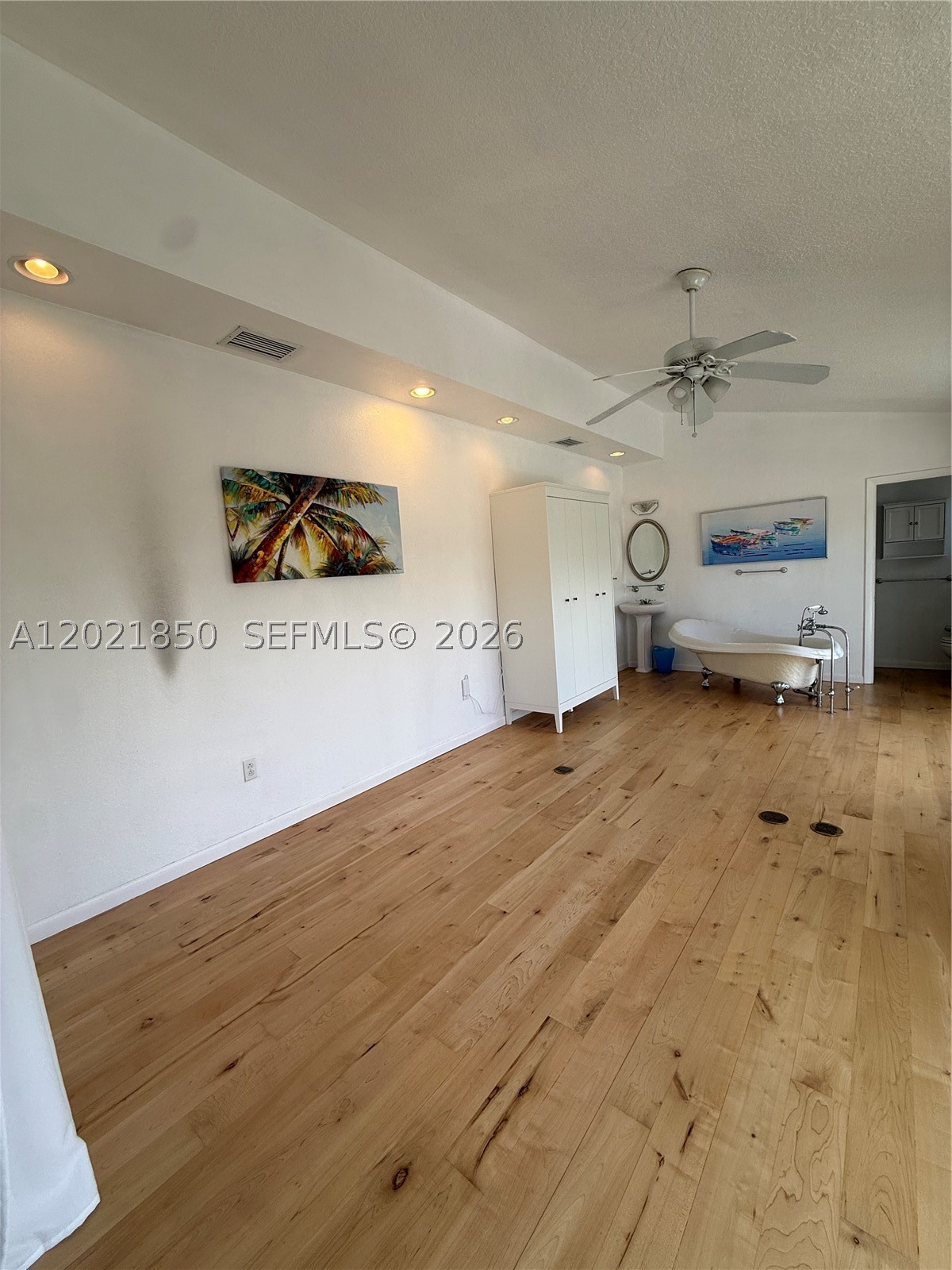 172 Valois Blvd Property Photo 15