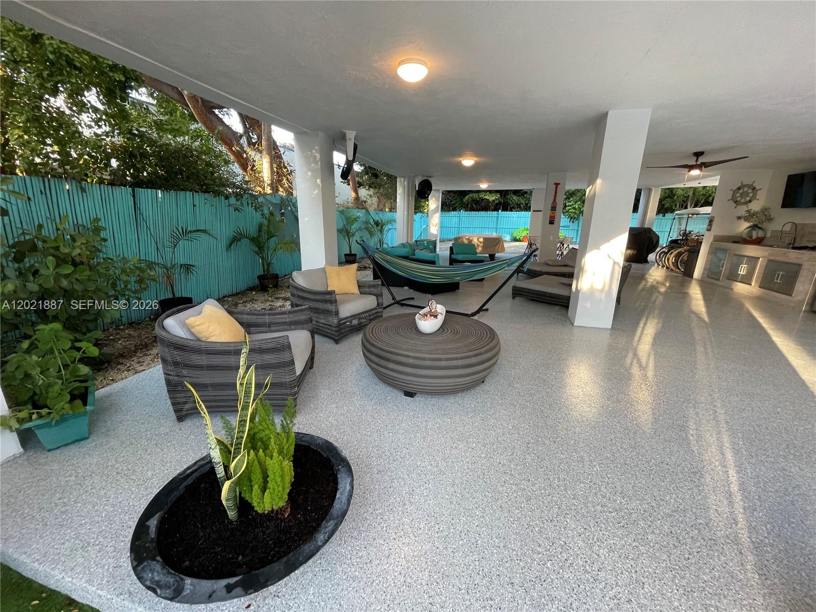 414 Coconut Dr Property Photo 4