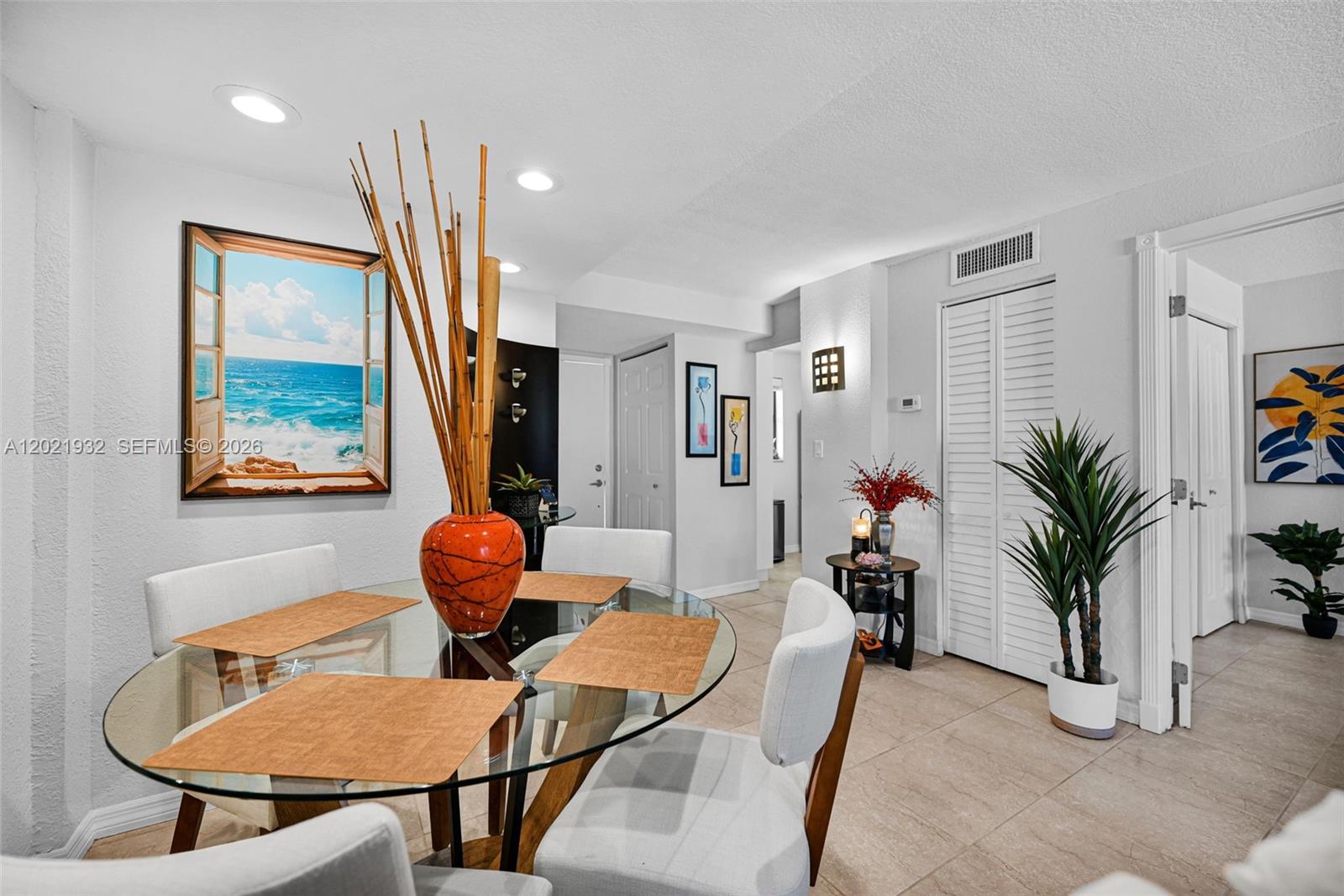 1334 Collins Ave 403 Property Photo 4