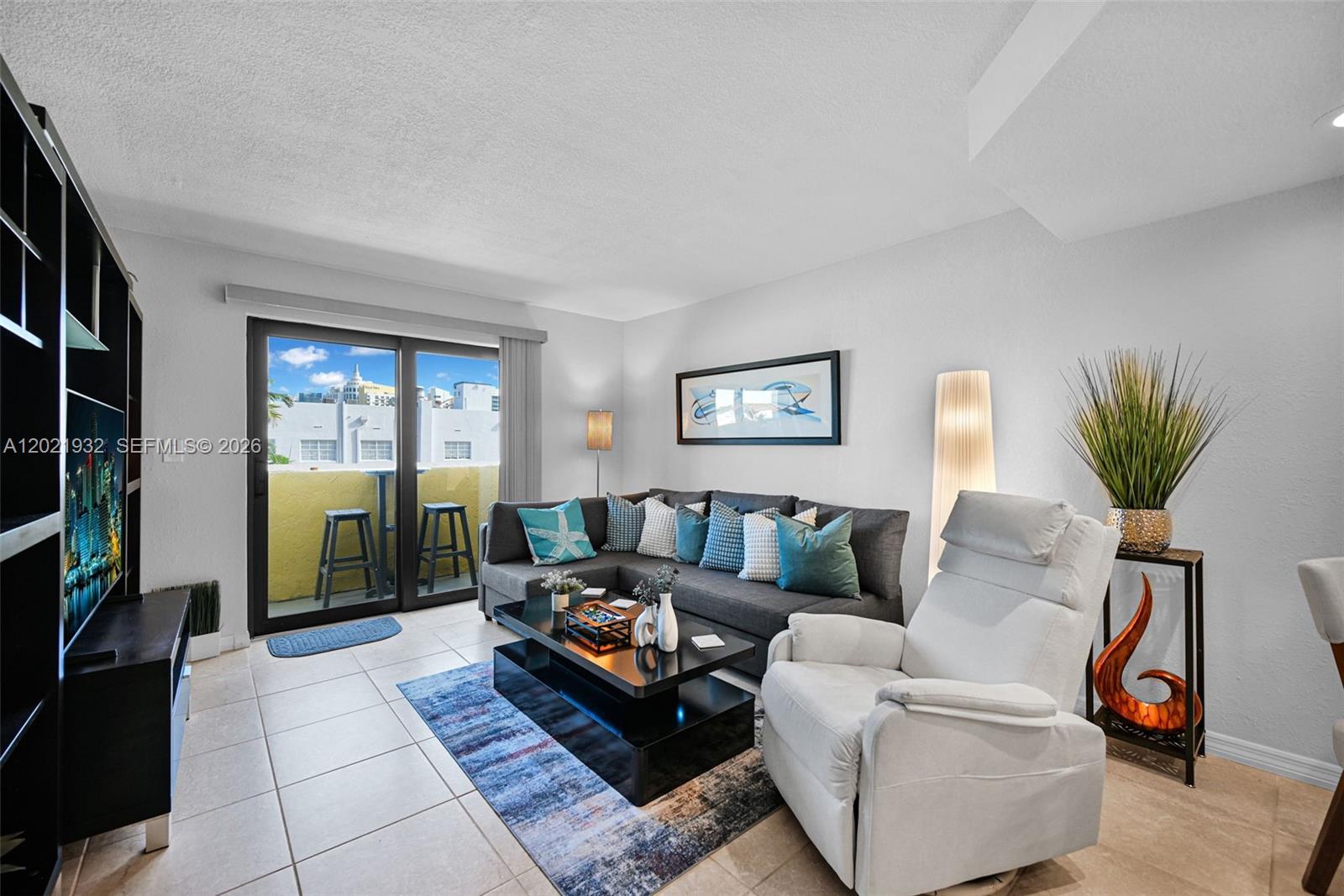 1334 Collins Ave 403 Property Photo 5