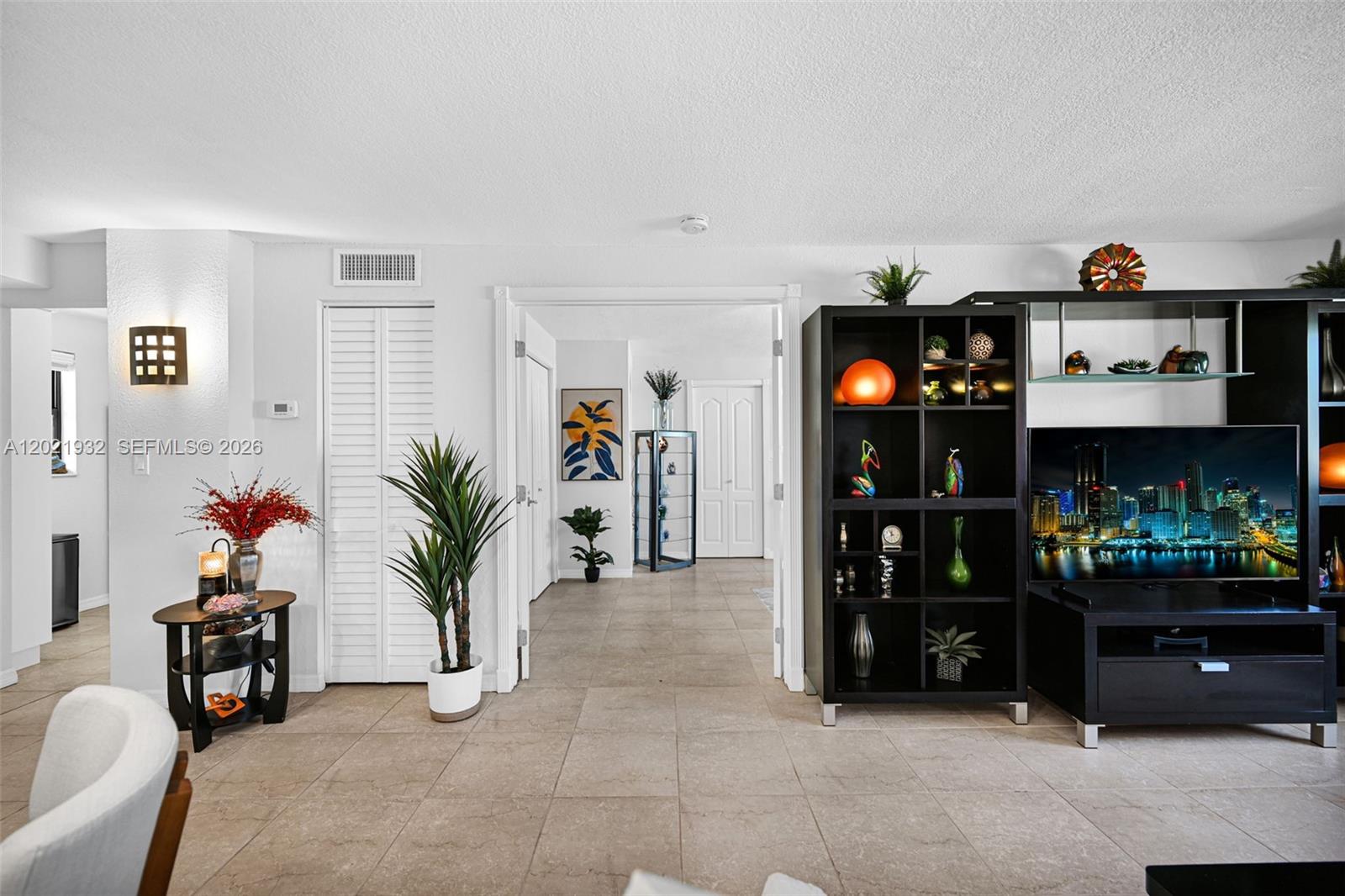 1334 Collins Ave 403 Property Photo 6