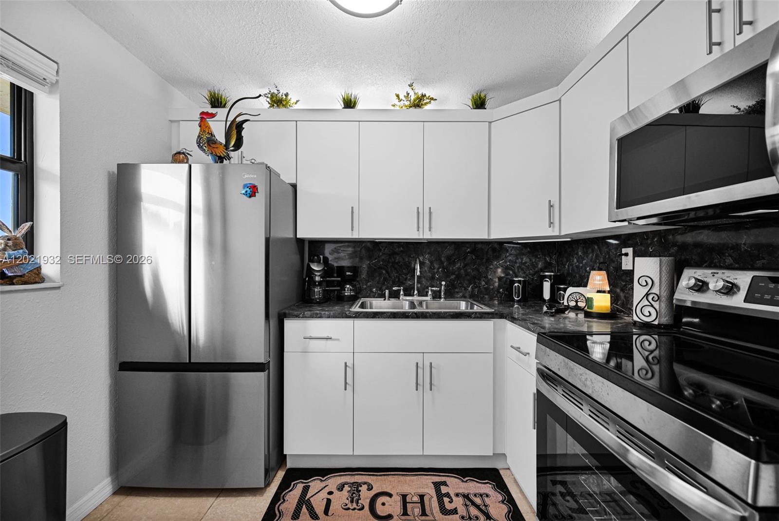 1334 Collins Ave 403 Property Photo 10