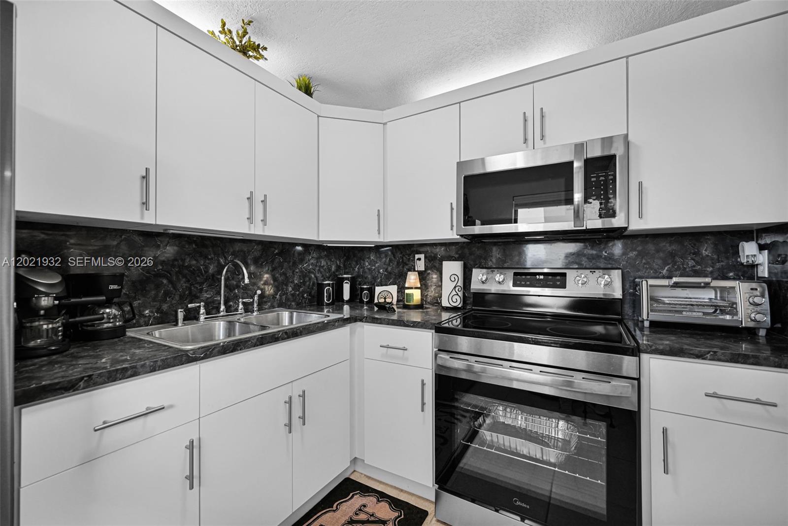1334 Collins Ave 403 Property Photo 11