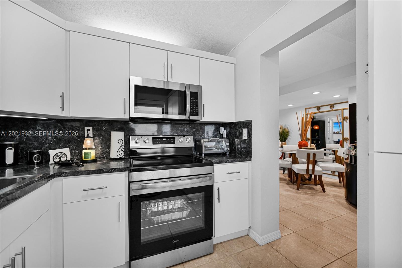 1334 Collins Ave 403 Property Photo 13