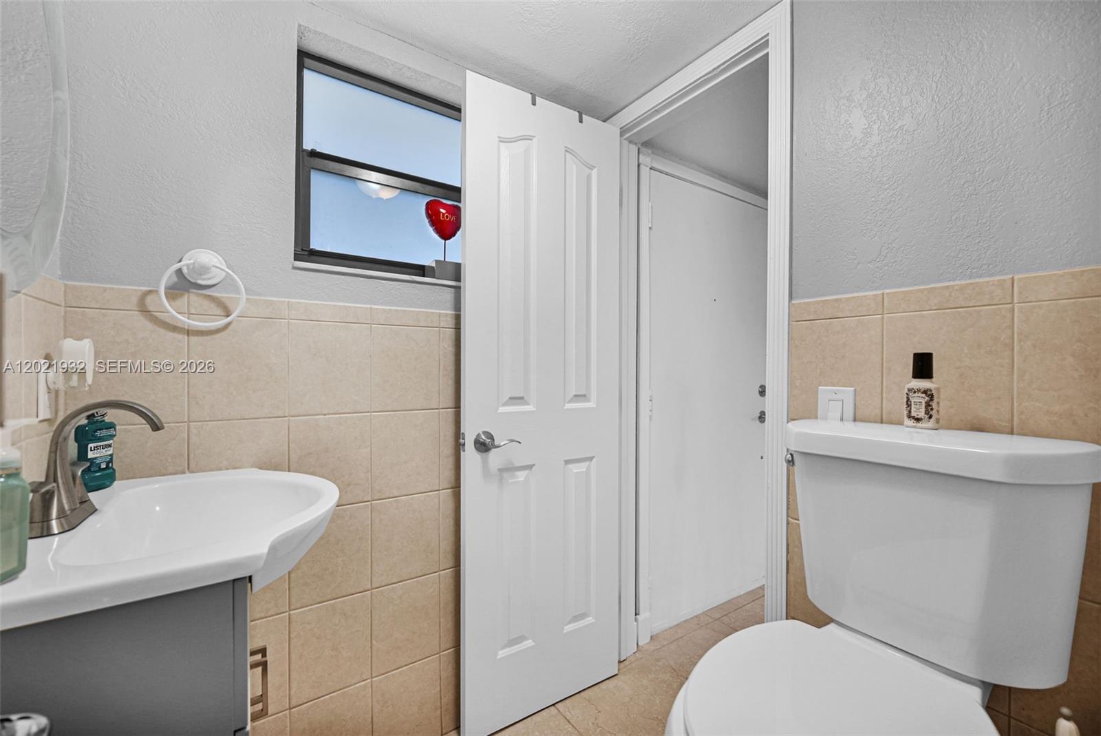 1334 Collins Ave 403 Property Photo 14