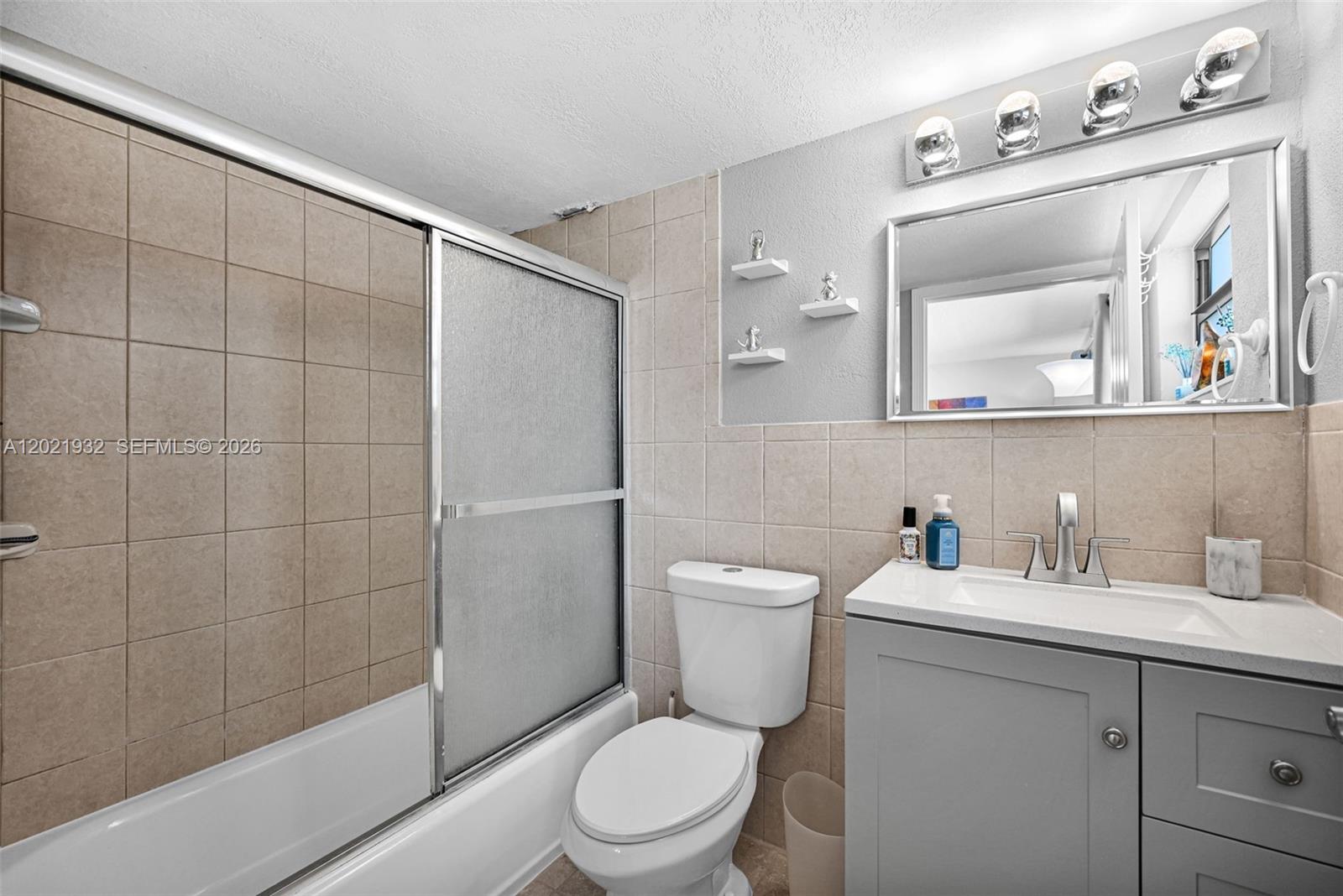 1334 Collins Ave 403 Property Photo 20