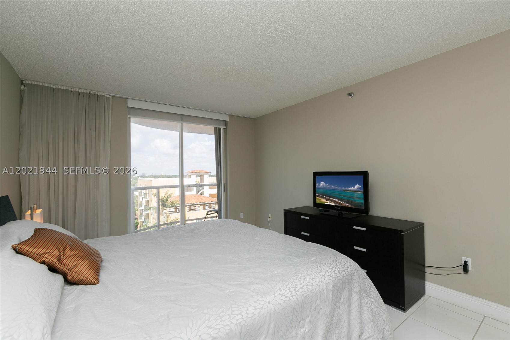 8855 Collins Ave 6f Property Photo 11