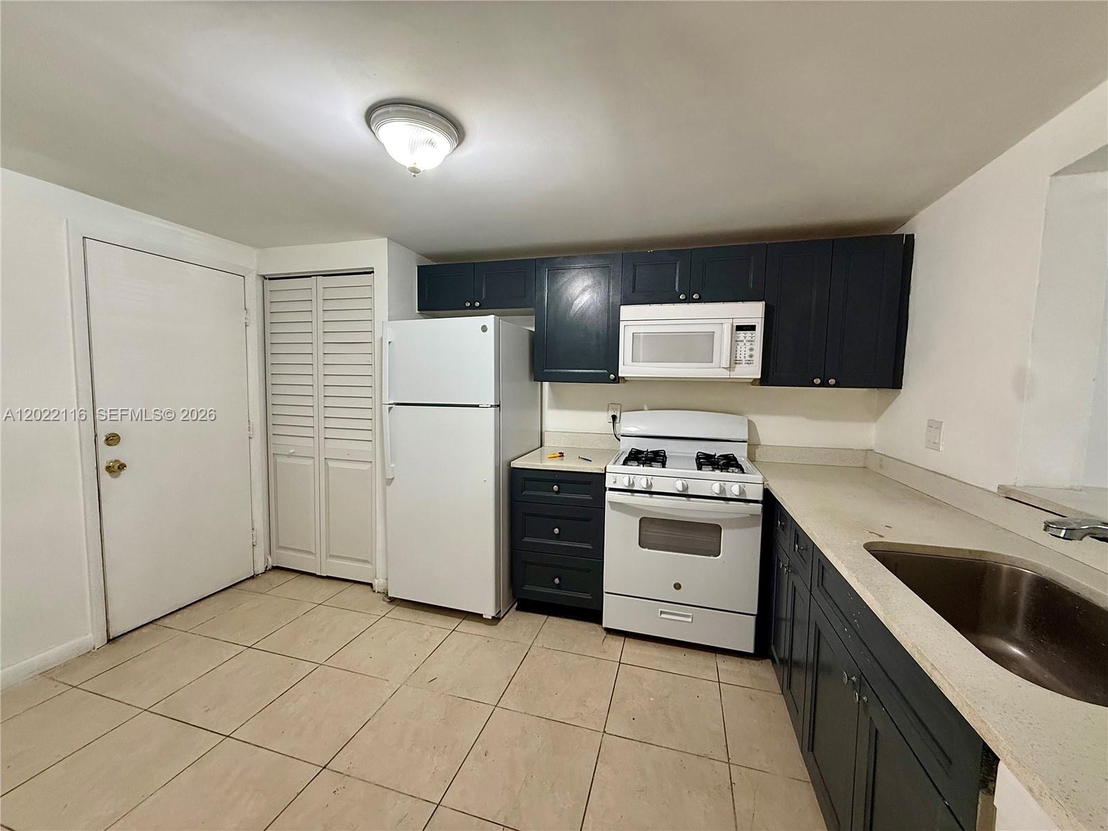 18101 Nw 68th Ave B102 Property Photo 1