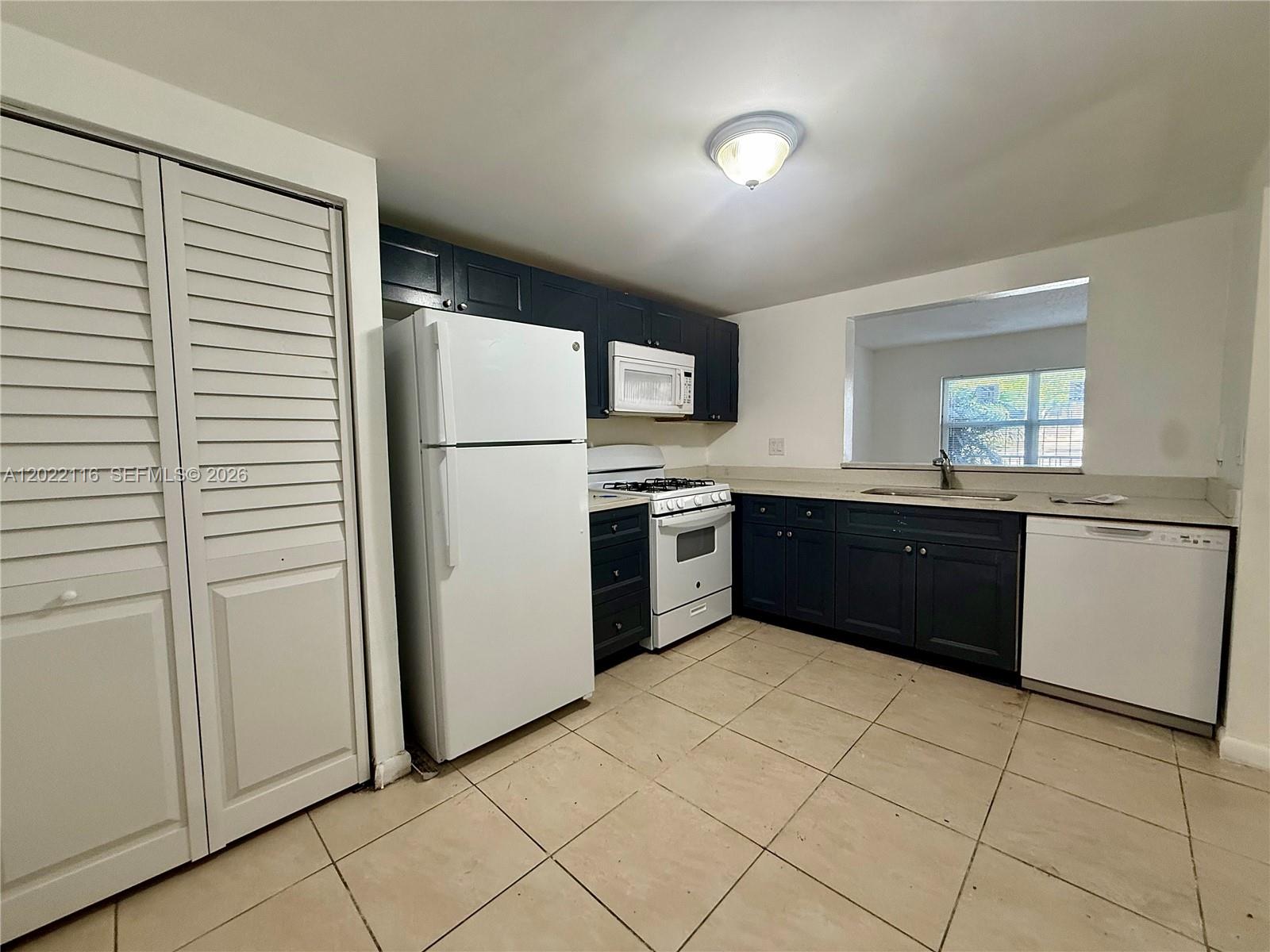 18101 Nw 68th Ave B102 Property Photo 2