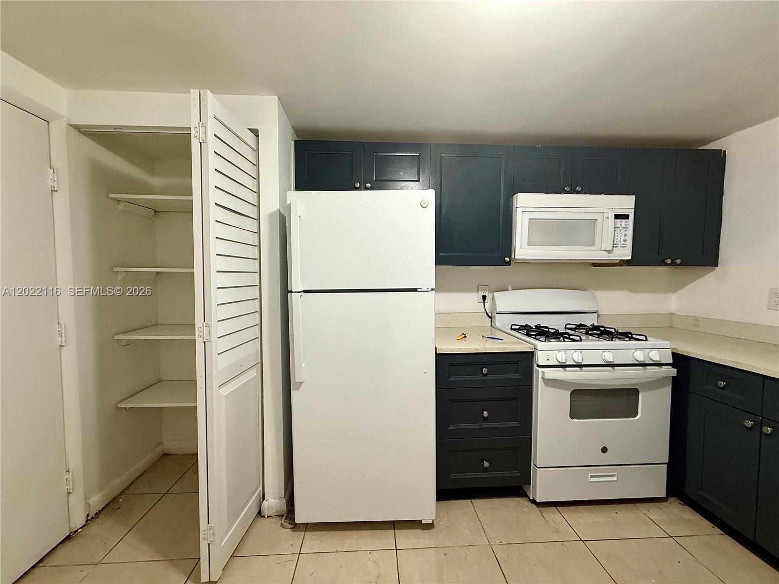 18101 Nw 68th Ave B102 Property Photo 3