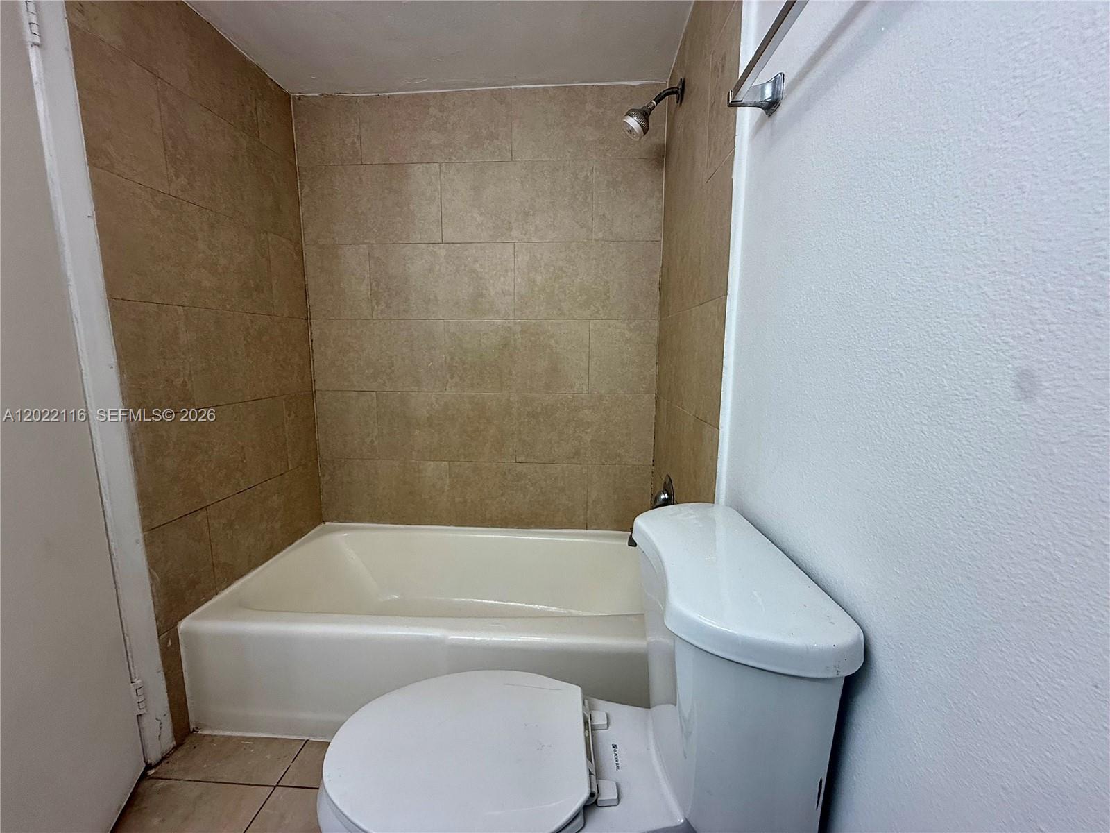18101 Nw 68th Ave B102 Property Photo 9