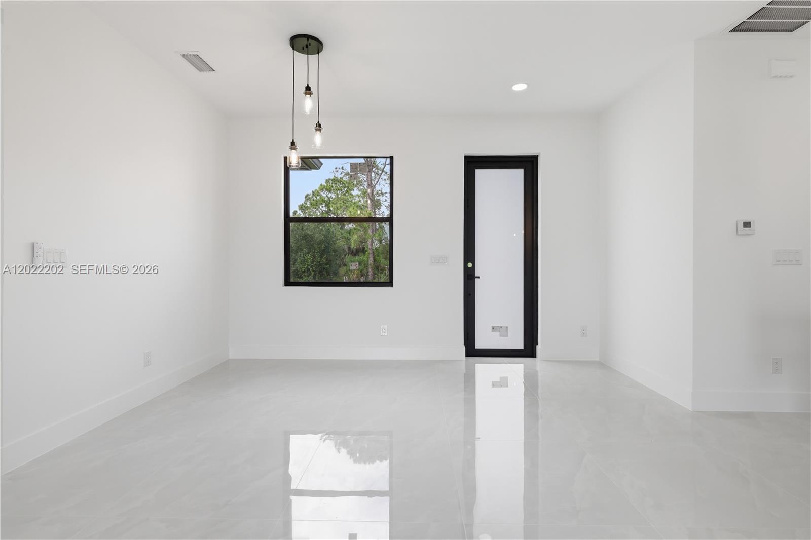 1222 Earnest St E Property Photo 3