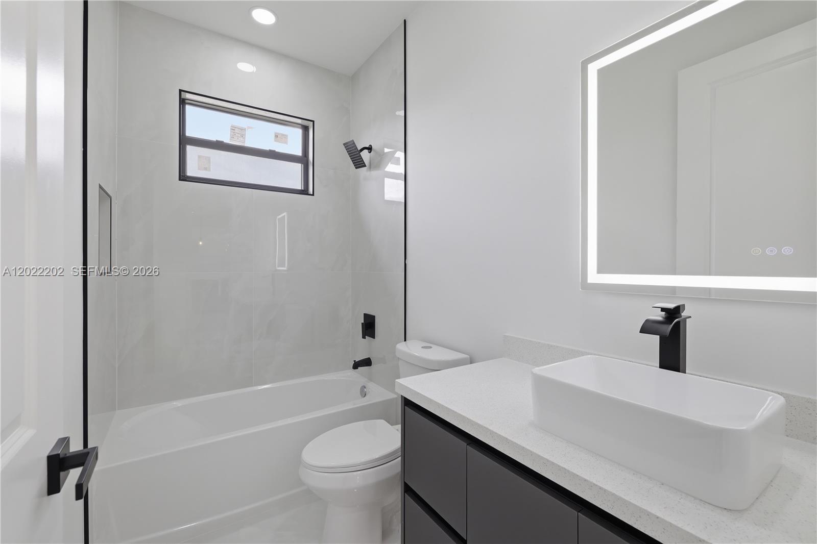 1222 Earnest St E Property Photo 17