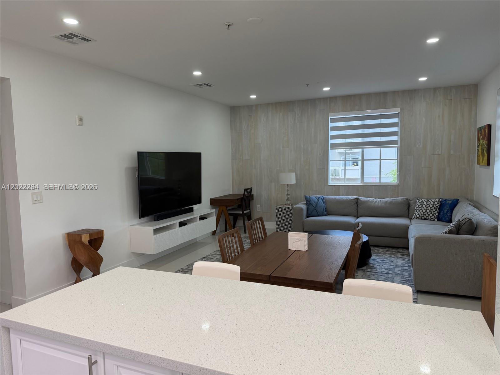 115 Mendoza Ave 201 Property Photo 5