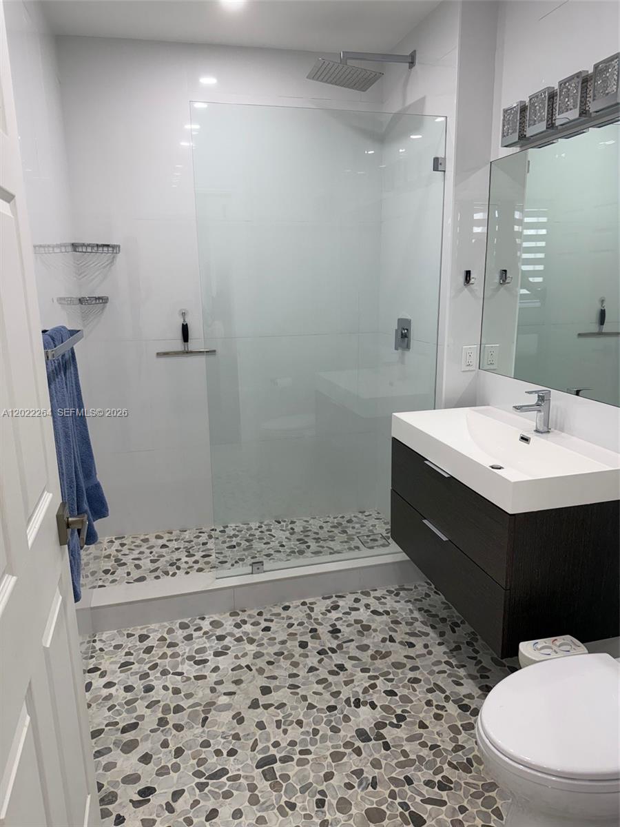 115 Mendoza Ave 201 Property Photo 12