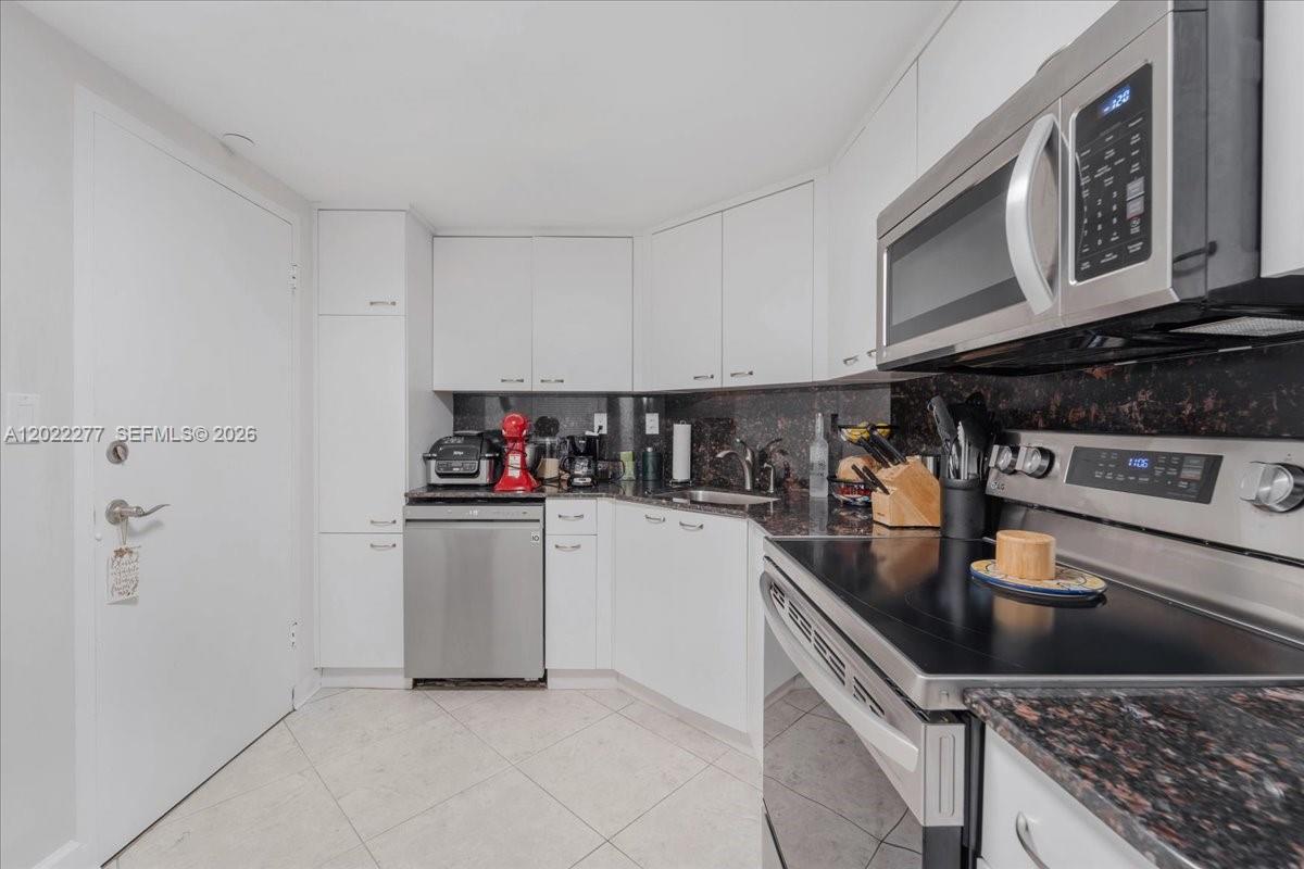 2100 S Ocean Dr 10e Property Photo 24