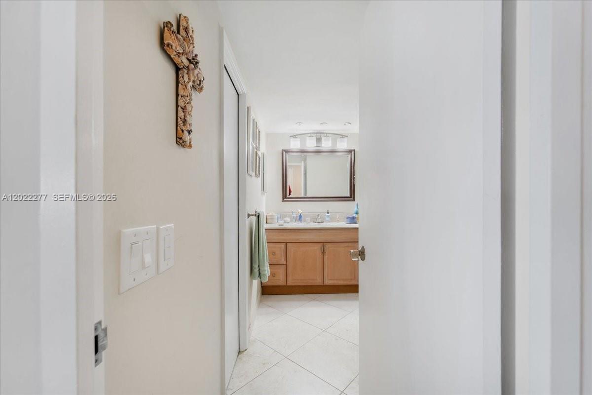 2100 S Ocean Dr 10e Property Photo 32