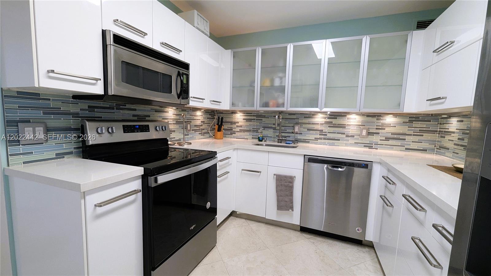 5161 Collins Ave 1217 Property Photo 8