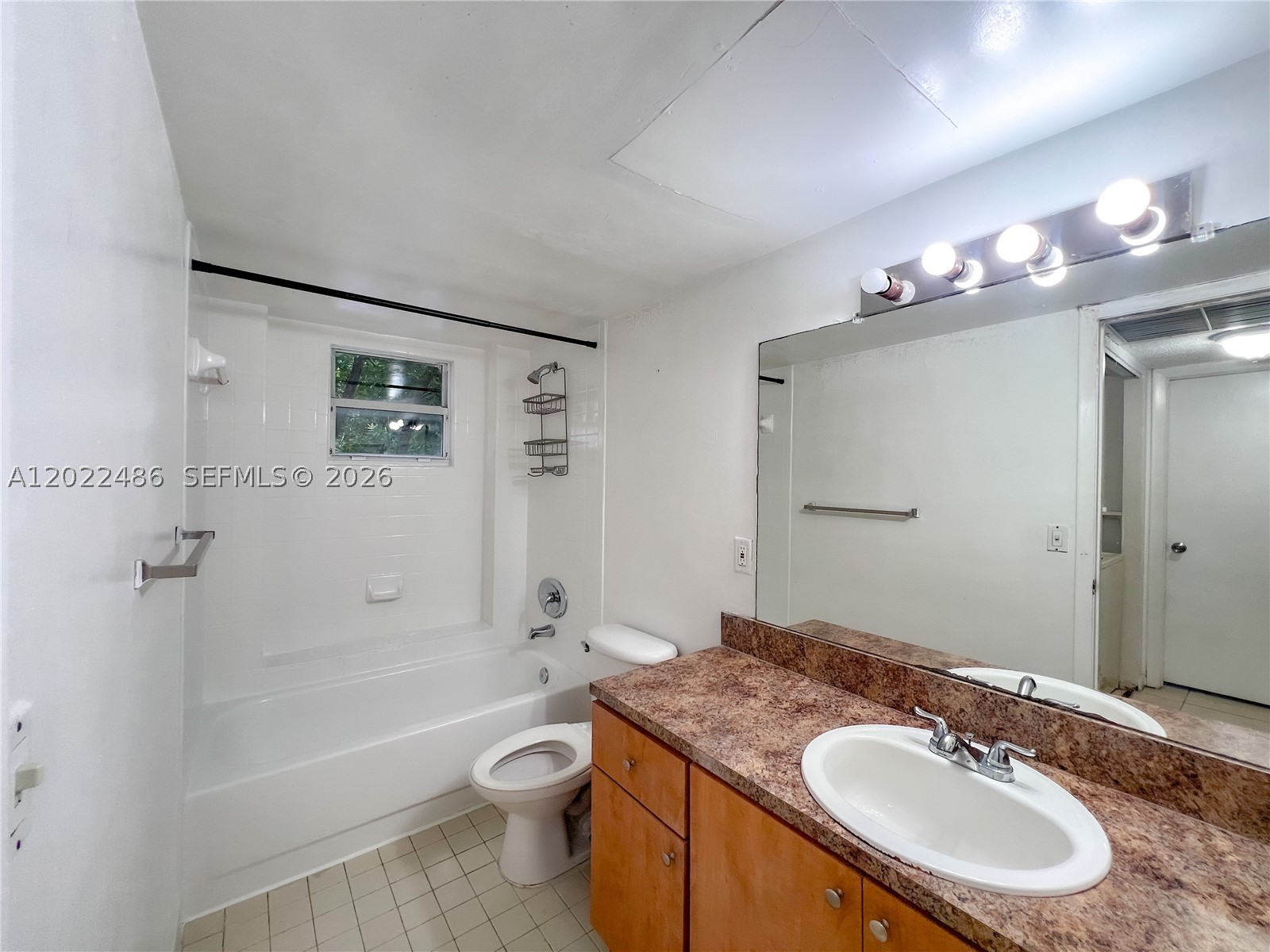 8245 Lake Dr 308 Property Photo 8