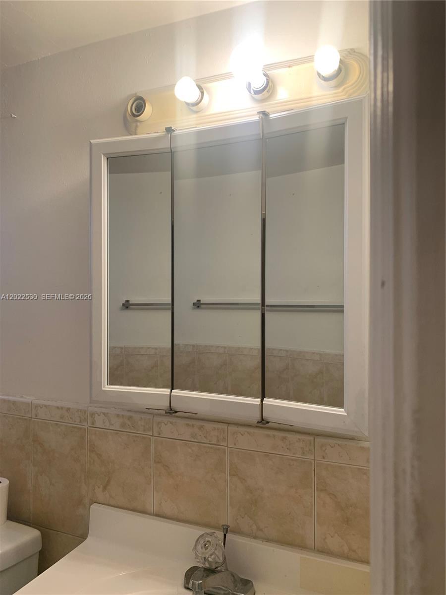 1090 Ne 129th St 202 Property Photo 6