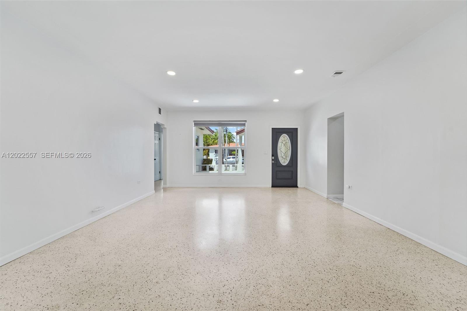 8927 Carlyle Ave Property Photo 4
