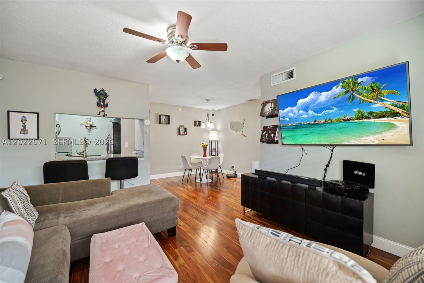10049 Winding Lake Rd 202 Property Photo 6
