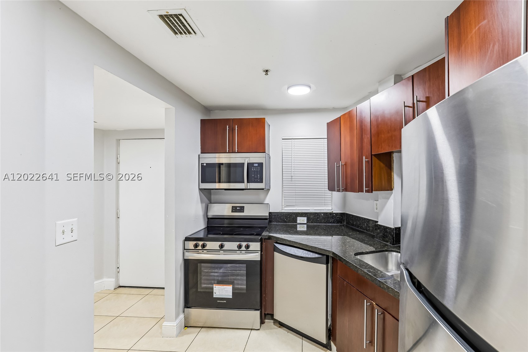 4147 Stirling Rd 105 Property Photo 4
