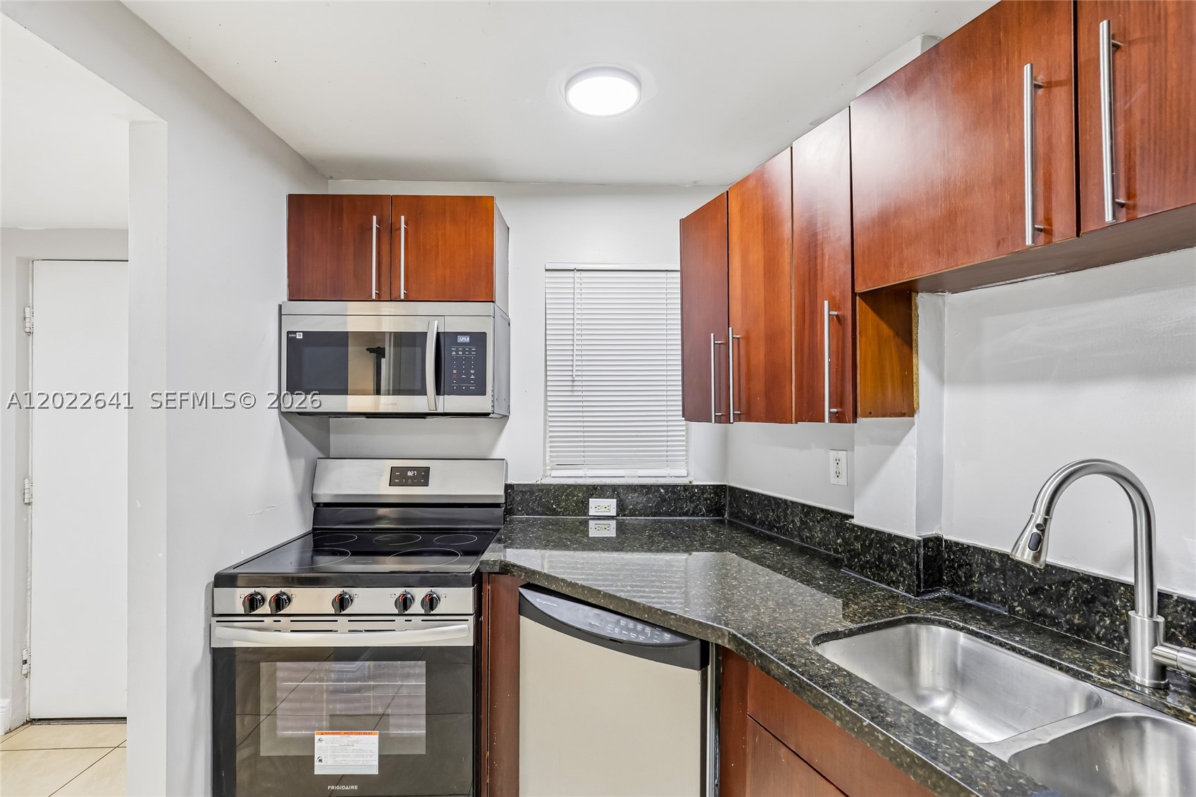4147 Stirling Rd 105 Property Photo 5
