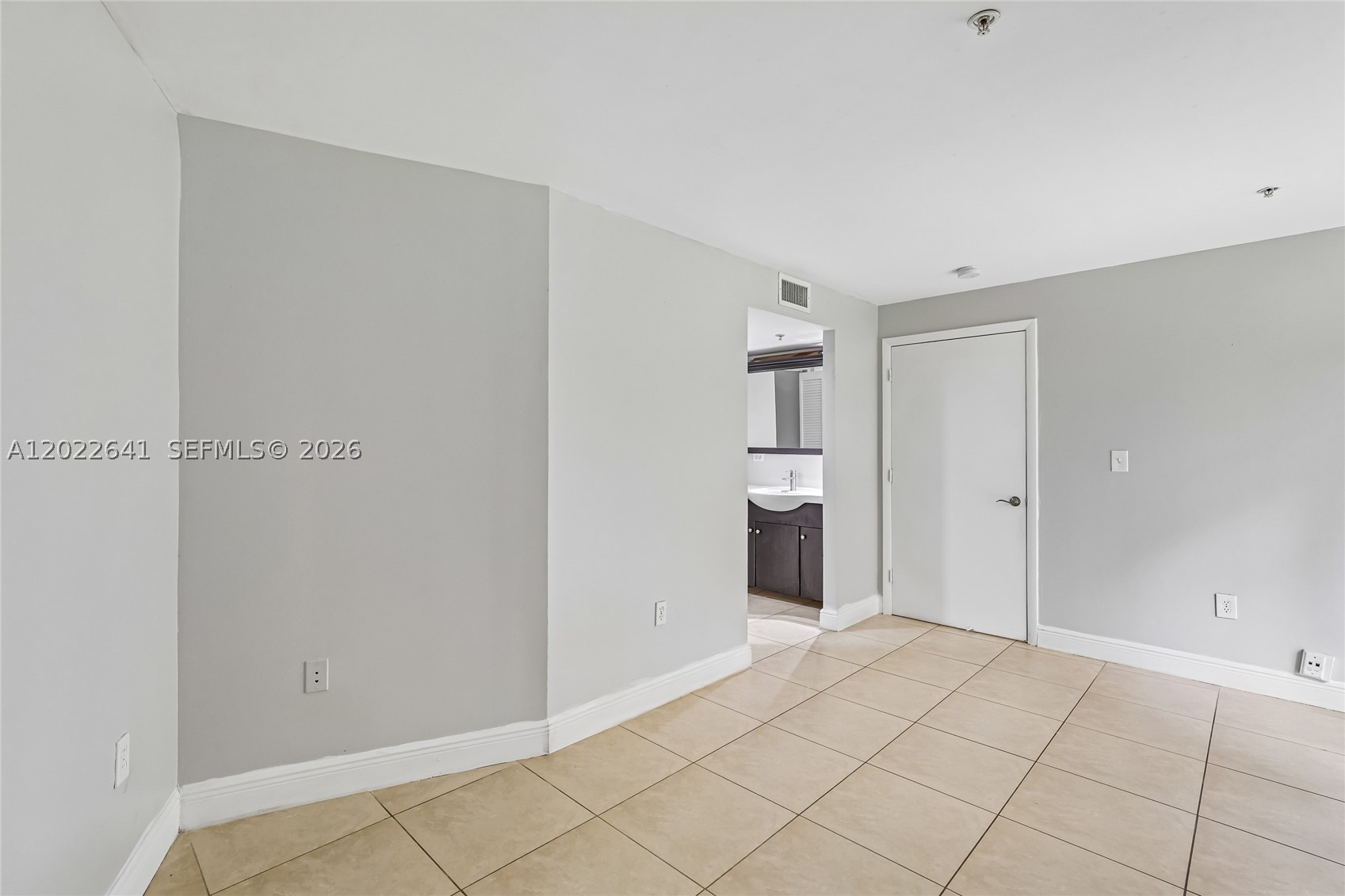 4147 Stirling Rd 105 Property Photo 16