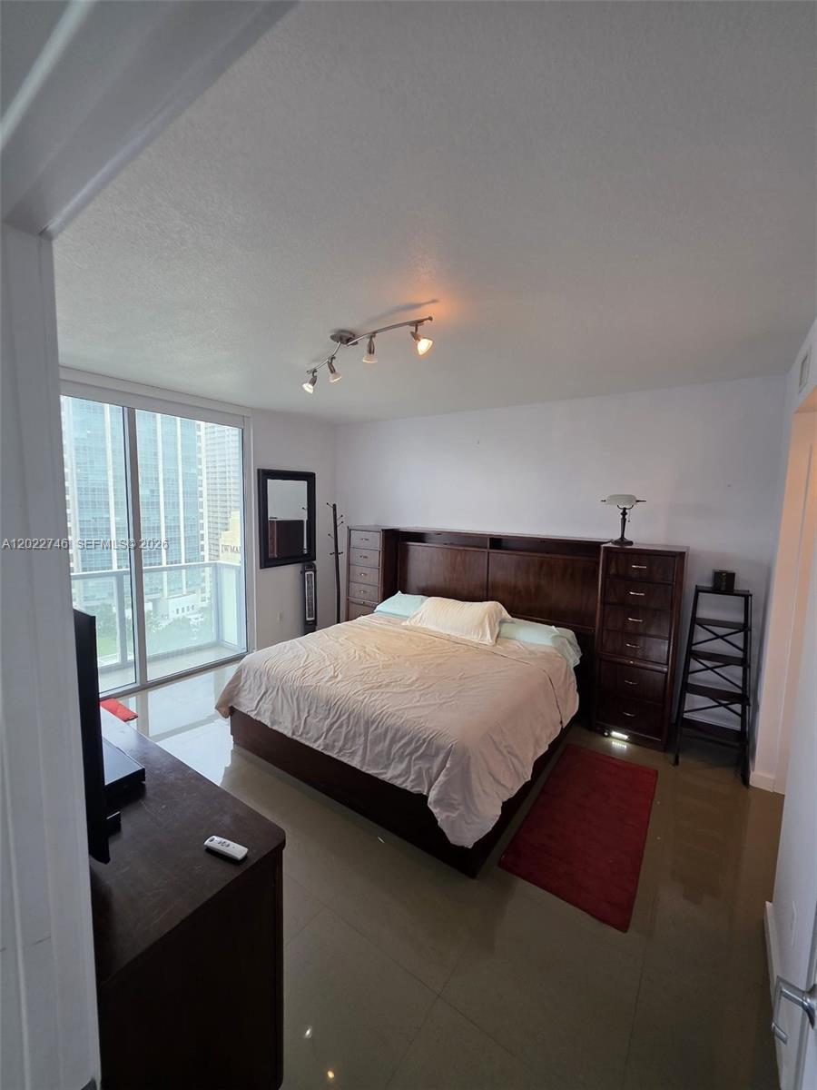 1060 Brickell Ave 2201 Property Photo 20