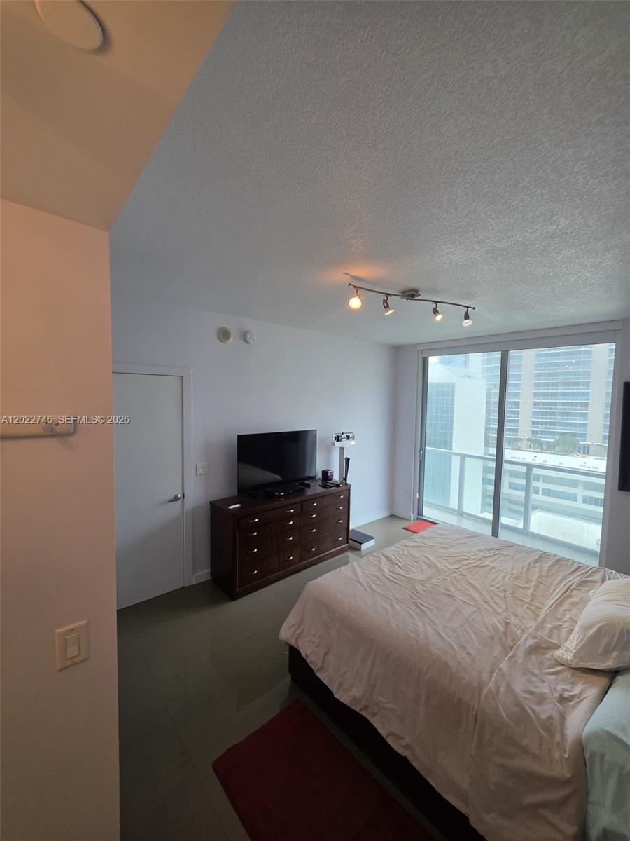 1060 Brickell Ave 2201 Property Photo 21