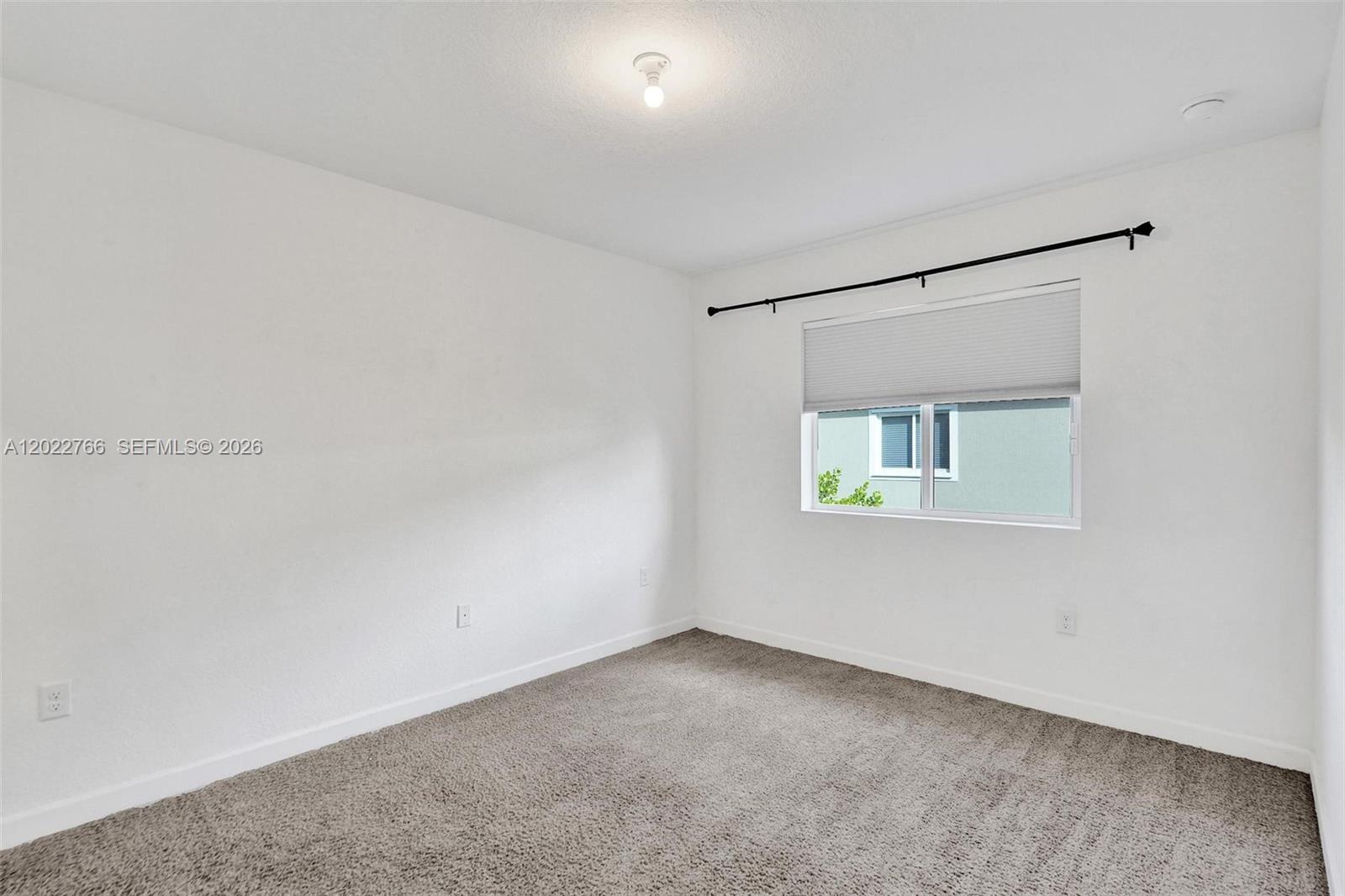 2430 Se 10th Ct Property Photo 5