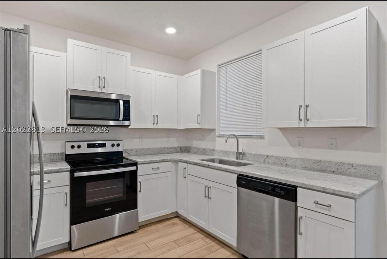 2474 Se 10th Ct Property Photo 5