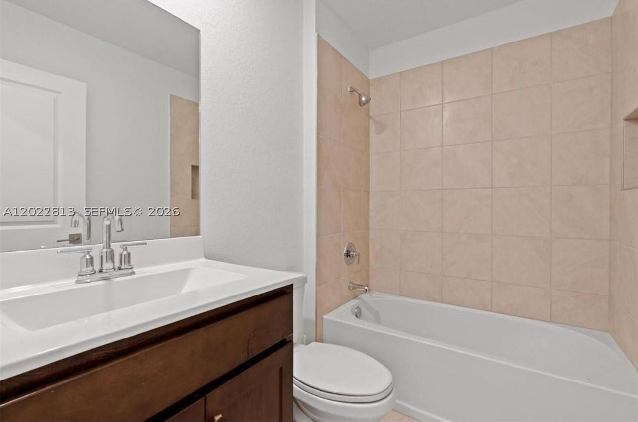 2474 Se 10th Ct Property Photo 17