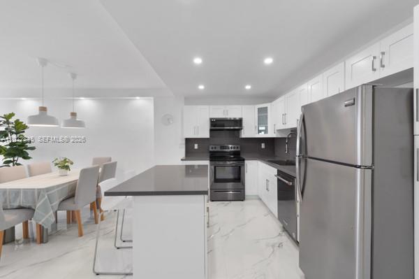 19390 Collins Ave 817 Property Photo 7