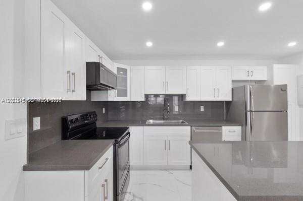 19390 Collins Ave 817 Property Photo 10