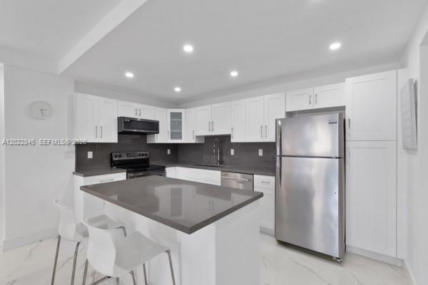 19390 Collins Ave 817 Property Photo 12