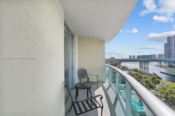 19390 Collins Ave 817 Property Photo 20