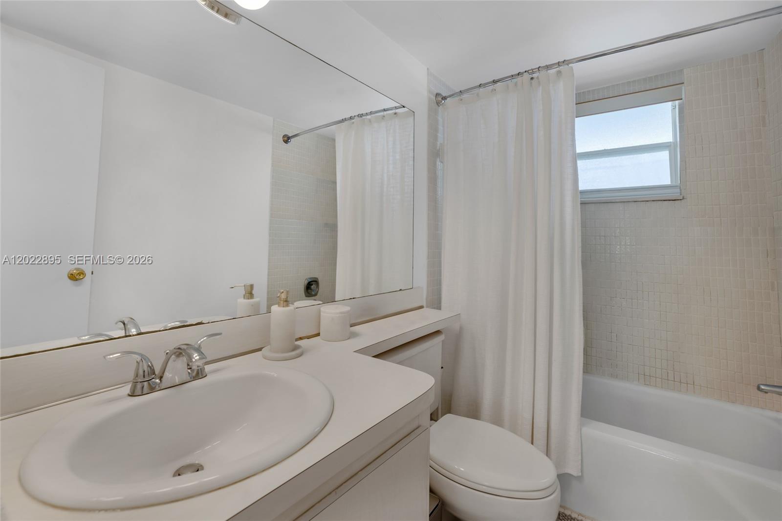 950 Hillcrest Dr 212 Property Photo 16