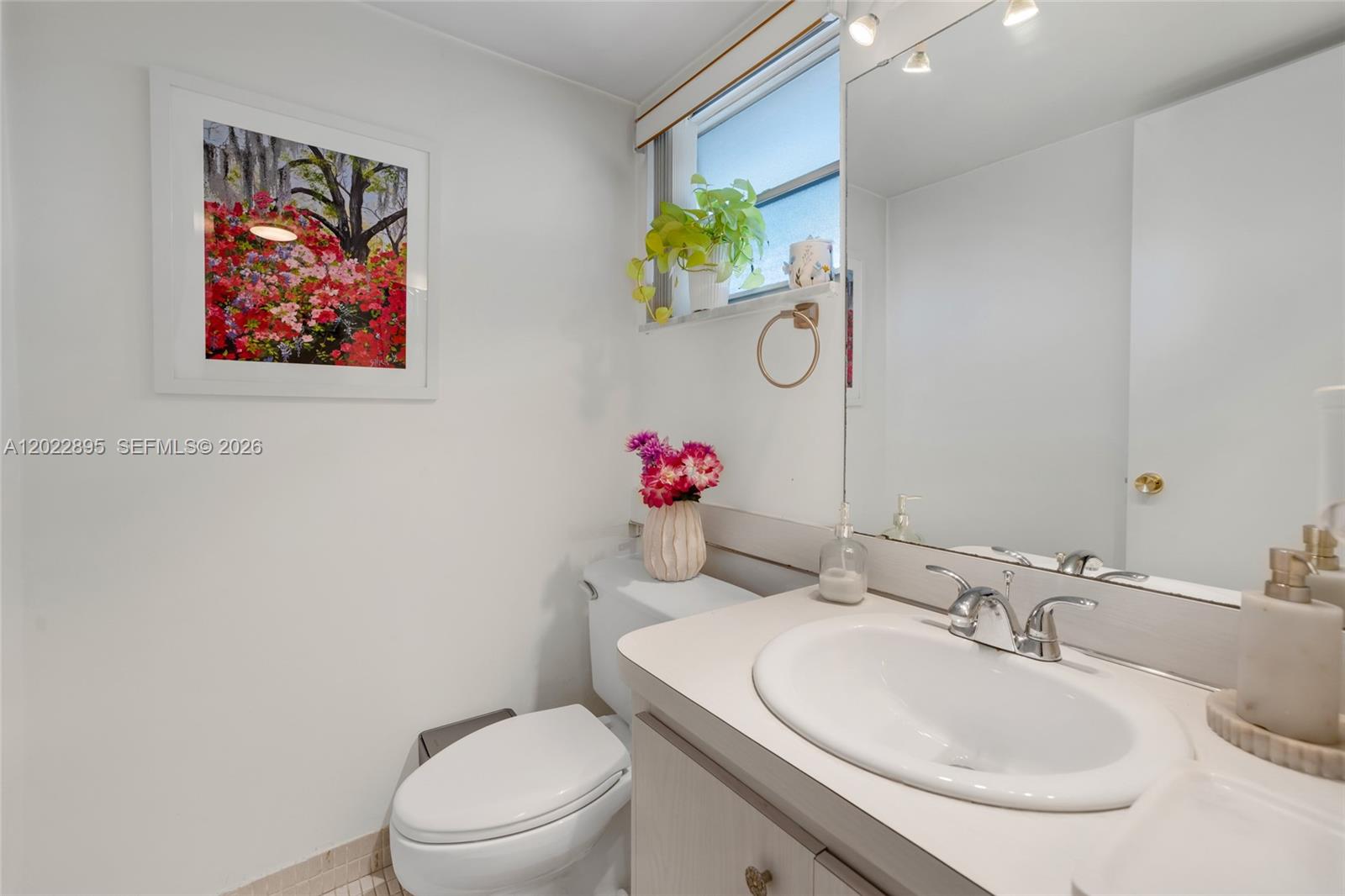 950 Hillcrest Dr 212 Property Photo 17