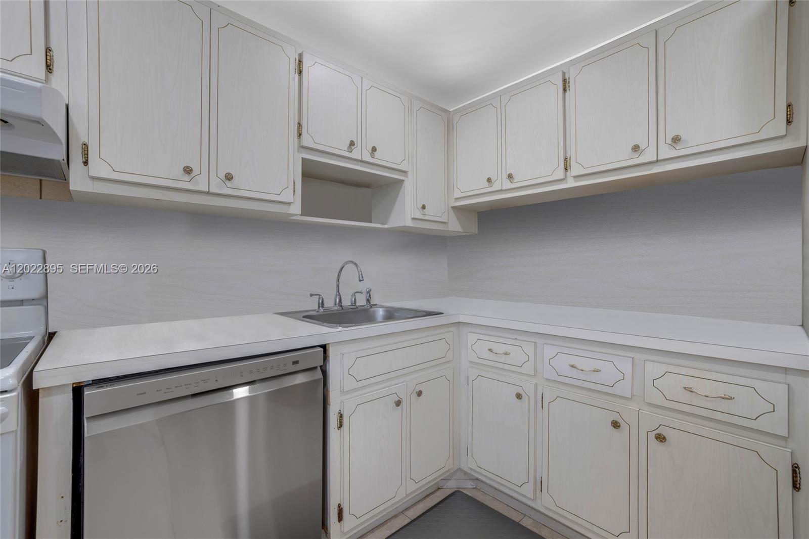 950 Hillcrest Dr 212 Property Photo 18