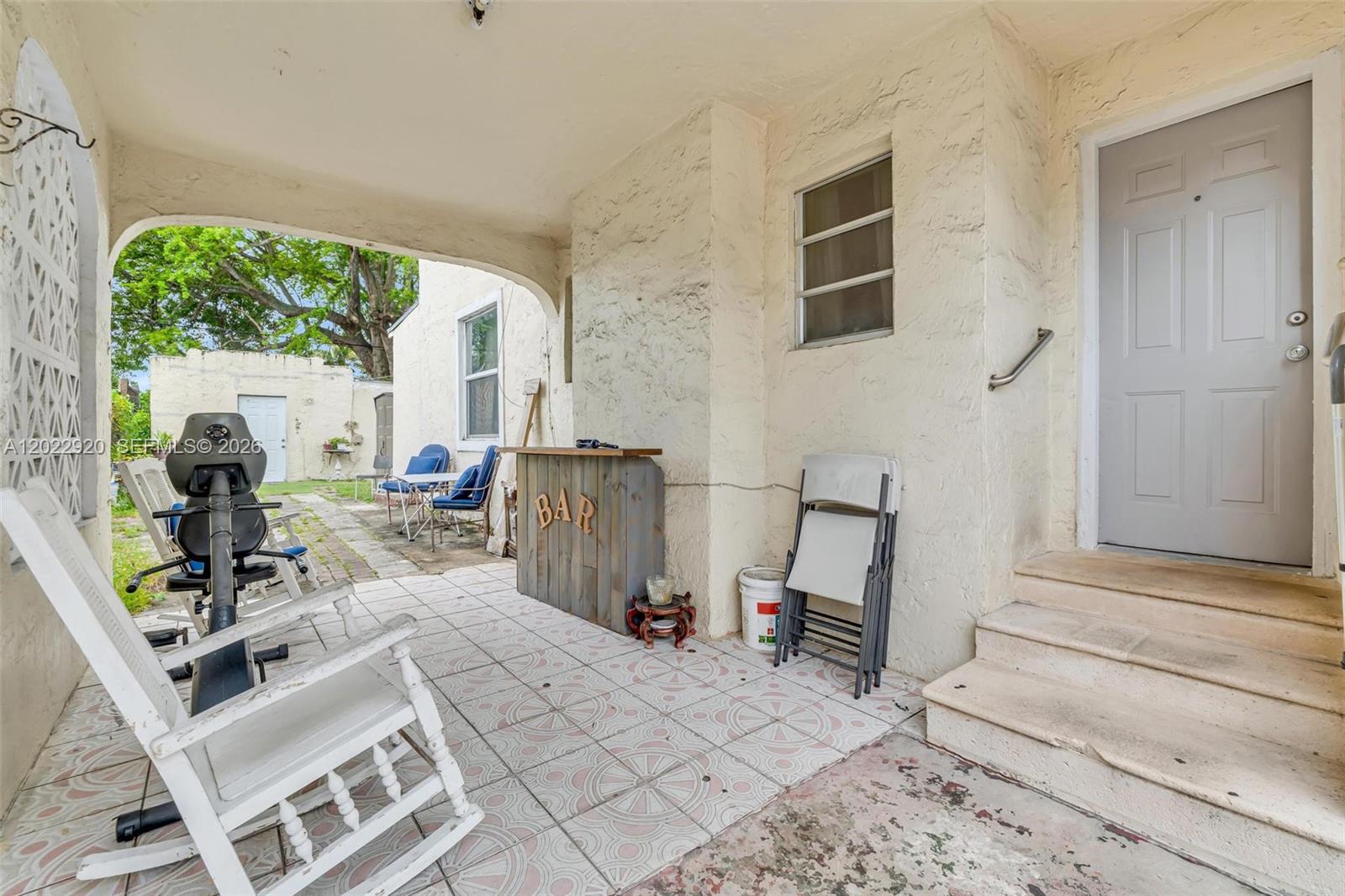 1122 Nw 38th St Property Photo 4