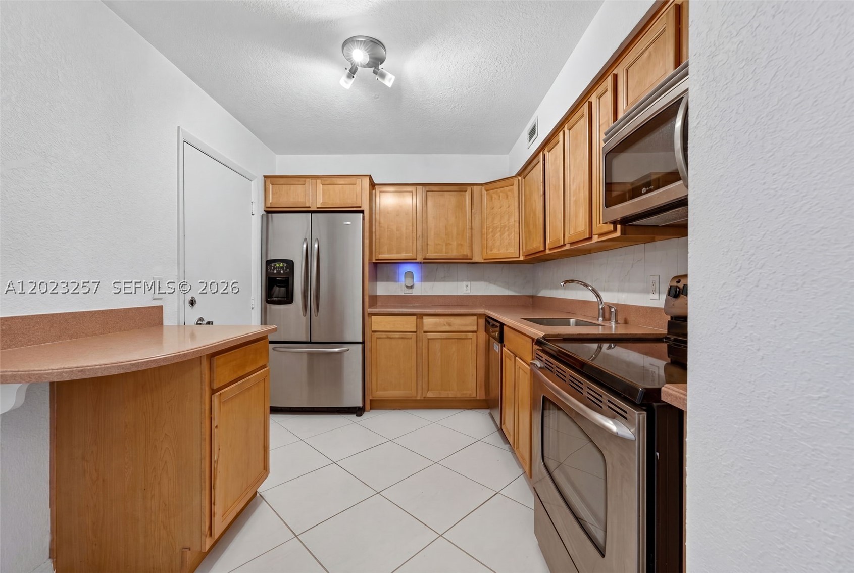 6770 Indian Creek Dr 5d Property Photo 4