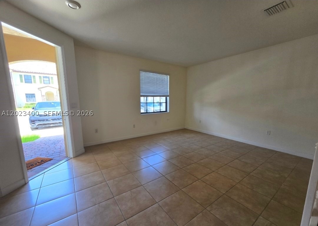 9261 W 33rd Way Property Photo 4