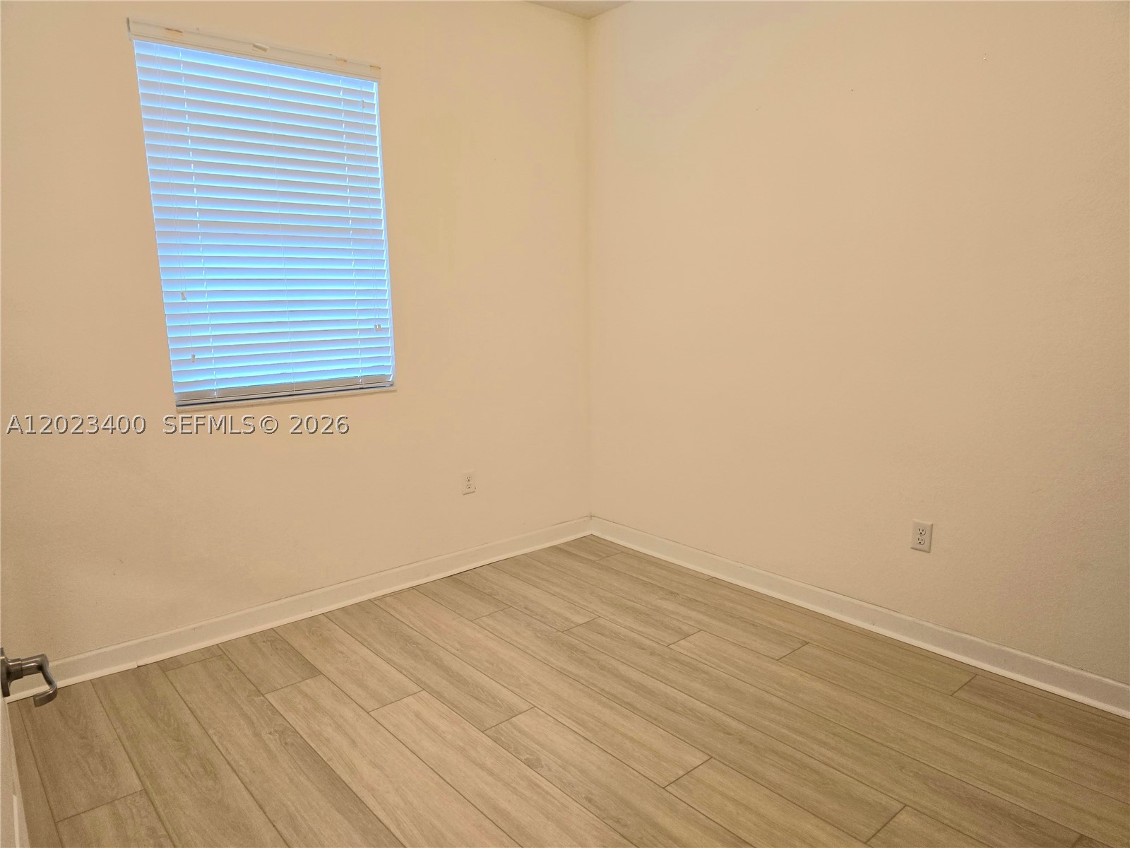 9261 W 33rd Way Property Photo 8