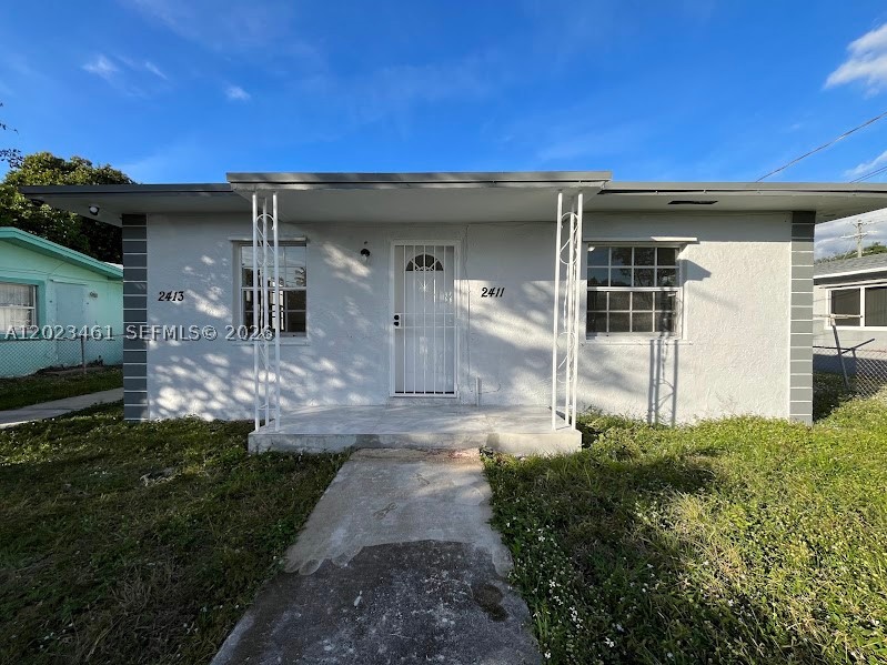 2411 Nw 65th St Property Photo 2