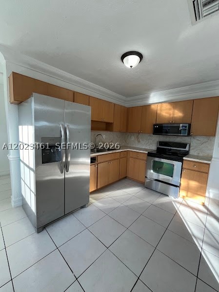 2411 Nw 65th St Property Photo 6