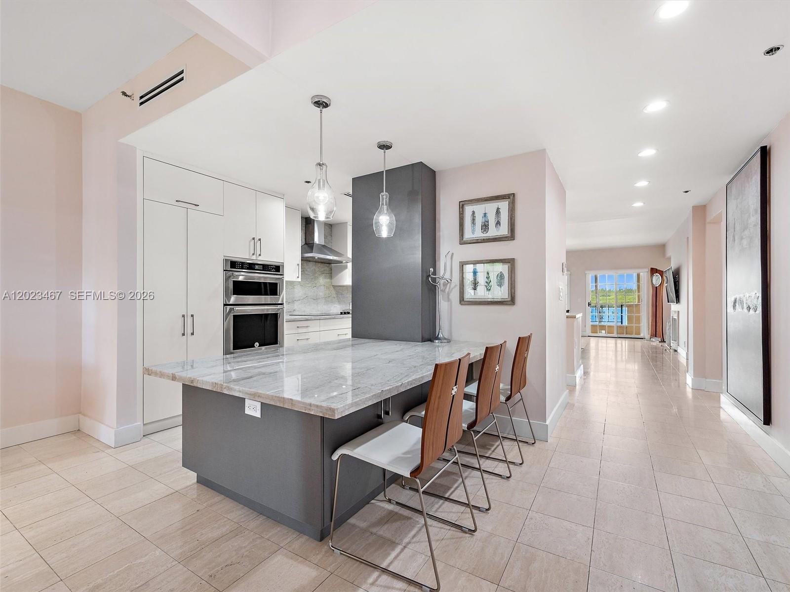 2425 Fisher Island Dr 5205 Property Photo 12