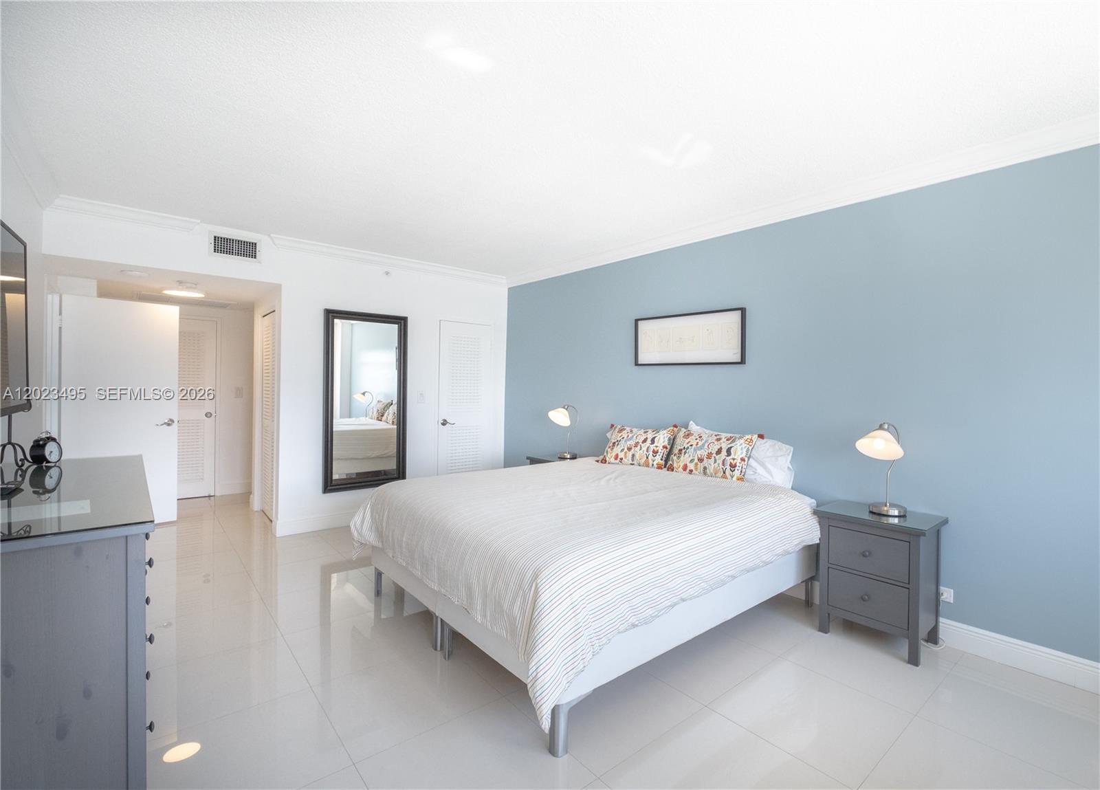 5601 Collins Ave 1420 Property Photo 4